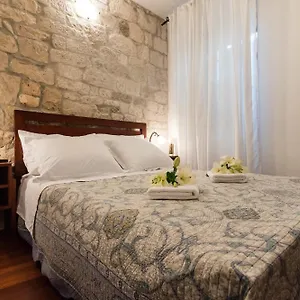 https://villa-sv-petar-trogir.hotels-in-trogir.com